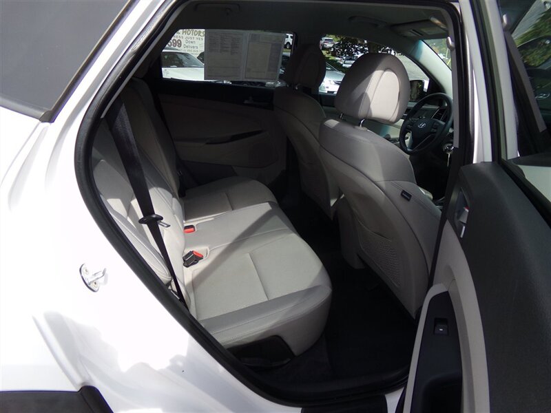 2016 Hyundai TUCSON 2.0L Premium - Photo 12 - Groton, CT 06340