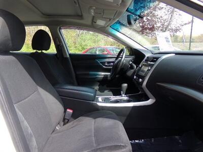 2015 Nissan Altima 2.5 SV - Photo 11 - Groton, CT 06340