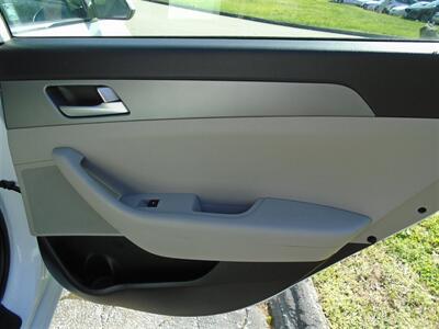 2017 Hyundai SONATA SE   - Photo 21 - Groton, CT 06340