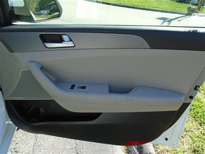2017 Hyundai SONATA SE   - Photo 22 - Groton, CT 06340