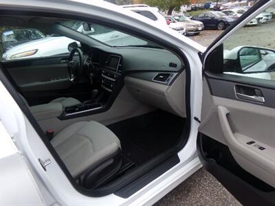2018 Hyundai SONATA SE - Photo 11 - Uncasville, CT 06382