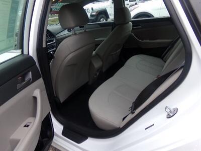 2018 Hyundai SONATA SE - Photo 12 - Uncasville, CT 06382