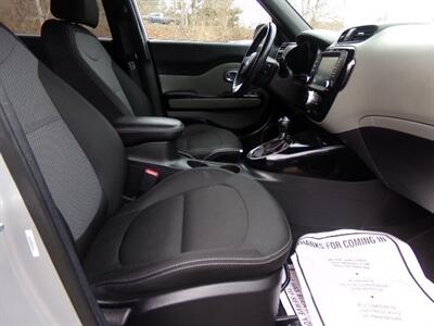2019 Kia Soul +   - Photo 11 - Uncasville, CT 06382
