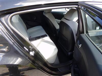 2013 Hyundai VELOSTER DCT   - Photo 10 - Uncasville, CT 06382