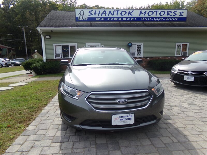 2015 Ford Taurus SE  
