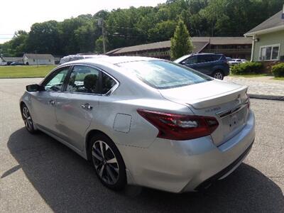 2017 Nissan Altima 2.5 SR - Photo 5 - Groton, CT 06340