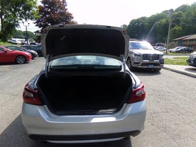 2017 Nissan Altima 2.5 SR - Photo 9 - Groton, CT 06340