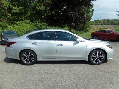 2017 Nissan Altima 2.5 SR - Photo 8 - Groton, CT 06340