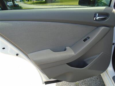 2012 Nissan Altima 2.5 S   - Photo 18 - Groton, CT 06340