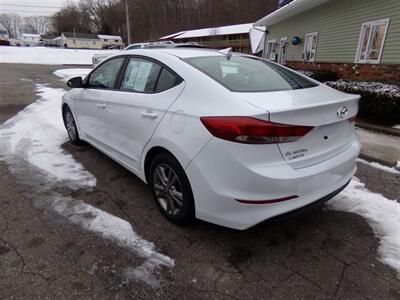 2017 Hyundai ELANTRA SE   - Photo 5 - Uncasville, CT 06382