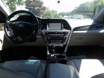 2017 Hyundai SONATA Limited - Photo 14 - Uncasville, CT 06382