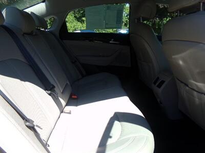 2017 Hyundai SONATA Limited - Photo 10 - Uncasville, CT 06382