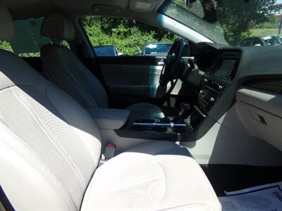 2017 Hyundai SONATA Limited - Photo 11 - Uncasville, CT 06382