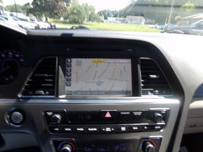 2017 Hyundai SONATA Limited - Photo 15 - Uncasville, CT 06382