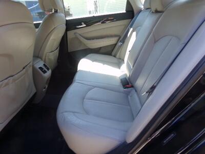 2017 Hyundai SONATA Limited - Photo 12 - Uncasville, CT 06382