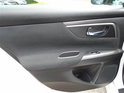 2015 Nissan Altima 2.5 S   - Photo 18 - Groton, CT 06340