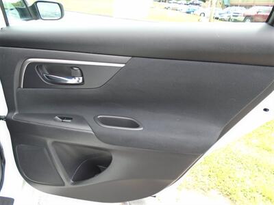 2015 Nissan Altima 2.5 S   - Photo 19 - Groton, CT 06340
