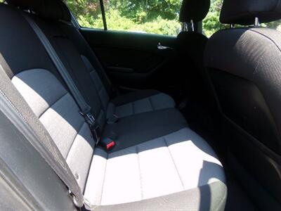 2016 Kia Forte5 EX - Photo 10 - Uncasville, CT 06382