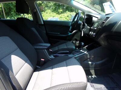 2016 Kia Forte5 EX - Photo 11 - Uncasville, CT 06382