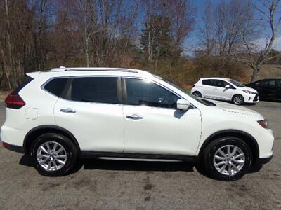 2017 Nissan Rogue SV   - Photo 8 - Groton, CT 06340