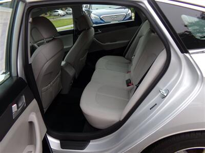 2015 Hyundai SONATA SE   - Photo 11 - Uncasville, CT 06382