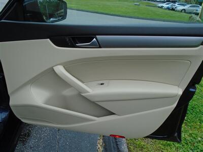 2014 Volkswagen Passat 1.8T Wolfsburg Editi   - Photo 20 - Uncasville, CT 06382