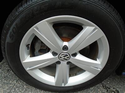2014 Volkswagen Passat 1.8T Wolfsburg Editi   - Photo 27 - Uncasville, CT 06382