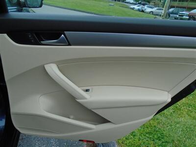 2014 Volkswagen Passat 1.8T Wolfsburg Editi   - Photo 19 - Uncasville, CT 06382