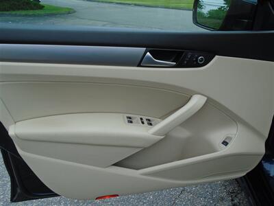 2014 Volkswagen Passat 1.8T Wolfsburg Editi   - Photo 17 - Uncasville, CT 06382