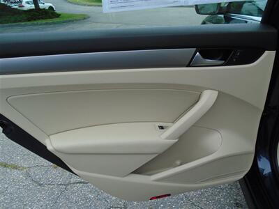 2014 Volkswagen Passat 1.8T Wolfsburg Editi   - Photo 18 - Uncasville, CT 06382