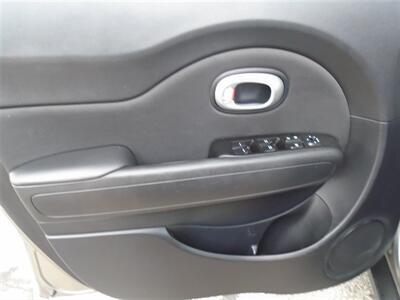 2015 Kia Soul EX Plus   - Photo 17 - Uncasville, CT 06382
