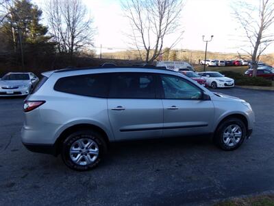 2017 Chevrolet Traverse LS   - Photo 8 - Groton, CT 06340