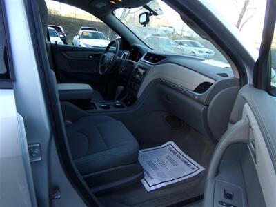 2017 Chevrolet Traverse LS   - Photo 13 - Groton, CT 06340