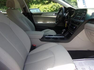 2017 Hyundai SONATA SE - Photo 11 - Uncasville, CT 06382