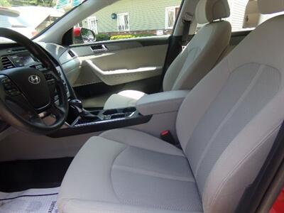 2017 Hyundai SONATA SE - Photo 12 - Uncasville, CT 06382