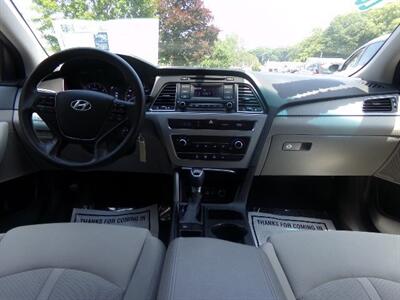 2017 Hyundai SONATA SE - Photo 14 - Uncasville, CT 06382