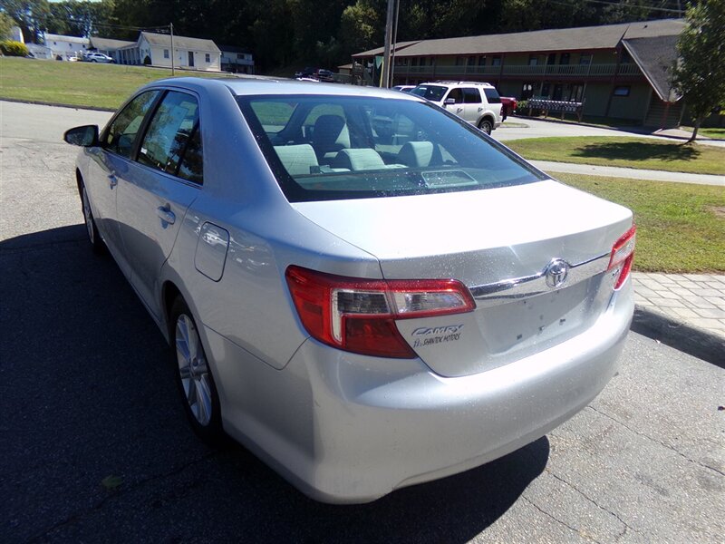 2012 Toyota Camry XLE photo 4
