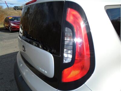 2015 Kia Soul   - Photo 12 - Groton, CT 06340