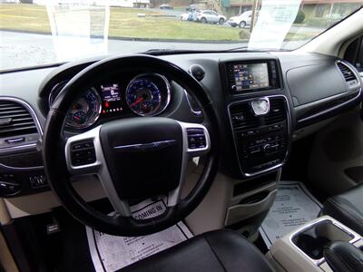 2016 Chrysler Town & Country Touring   - Photo 10 - Groton, CT 06340