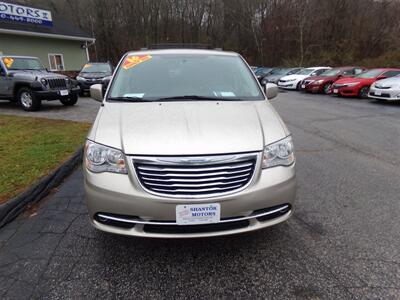 2016 Chrysler Town & Country Touring   - Photo 2 - Groton, CT 06340