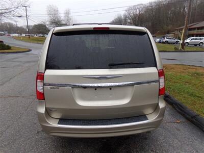 2016 Chrysler Town & Country Touring   - Photo 6 - Groton, CT 06340