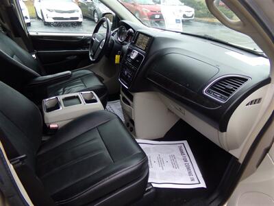 2016 Chrysler Town & Country Touring   - Photo 14 - Groton, CT 06340