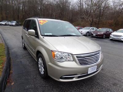 2016 Chrysler Town & Country Touring   - Photo 1 - Groton, CT 06340