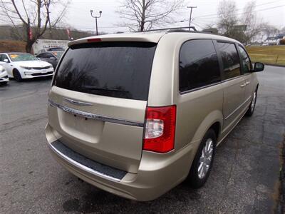 2016 Chrysler Town & Country Touring   - Photo 7 - Groton, CT 06340