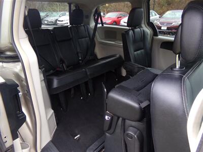 2016 Chrysler Town & Country Touring   - Photo 12 - Groton, CT 06340