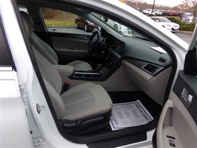 2017 Hyundai SONATA SE - Photo 13 - Groton, CT 06340
