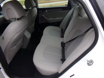 2017 Hyundai SONATA SE - Photo 11 - Groton, CT 06340
