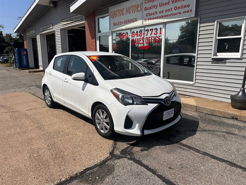 2016 Toyota Yaris 5-Door LE  