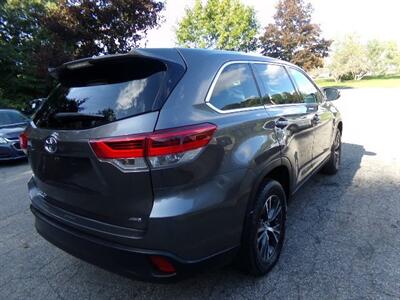 2019 Toyota Highlander LE   - Photo 7 - Uncasville, CT 06382