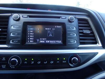 2019 Toyota Highlander LE   - Photo 17 - Uncasville, CT 06382